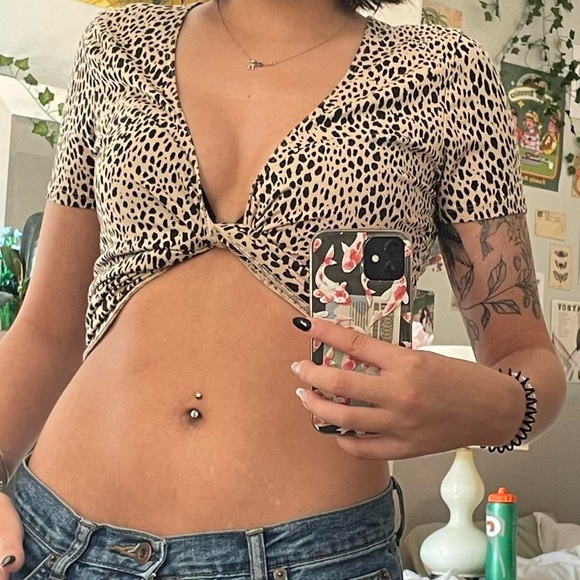 Brandy Melville cheetah print top - Picture 1 of 4